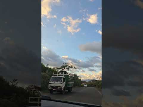 Atardecer en carretera   Pérez Zeledón,  San José, Costa Rica