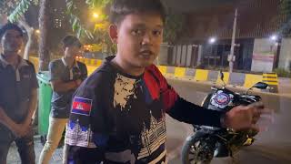 ករណីបុរស ជាជនជាតិ បរទេសម្នាក់ បើកបរមិនប្រយ័ត្នជ្រុលទៅបុកនិងគូទរថយន្តធុនធំមួយគ្រឿងបណ្ដាលឱ្យ