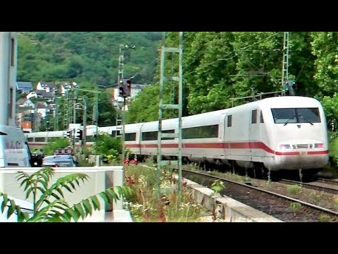 ICE 1 huscht 14-teilig durch den Hauptbahnhof