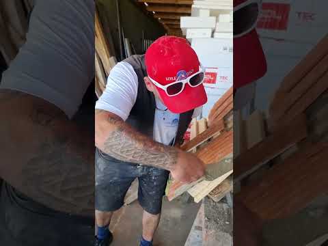 Kalkleiste Biberschwanzdach Doppeldeckung. Mörtel bei Biber