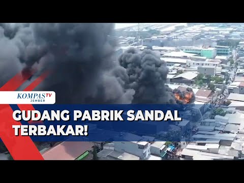 Detik-Detik Drone Tangkap Gambar Asap Hitam Kebakaran Gudang Pabrik Sandal