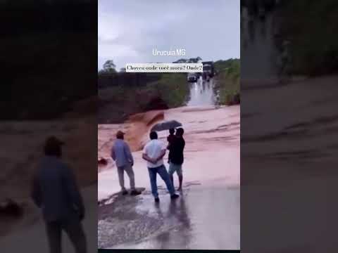 A Ponte Molhada na MG-402, que liga Pintopolis-MG  à Urucuia-MG, está totalmente interditada