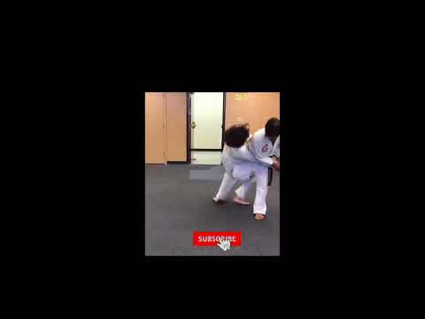 How to block a horizontal knife slice attack