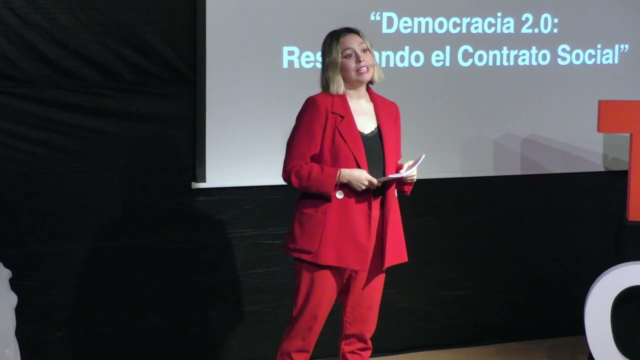 Apaga el móvil, sal a la calle, sonríe y construye. | Elsa Arnaiz Chico | TEDxCESINE