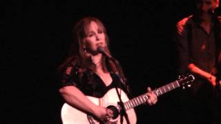 Gretchen Peters, the cure for the pain