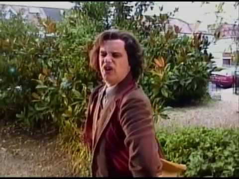 Stella Street: Series 1, Ep4 - Mick Finds God