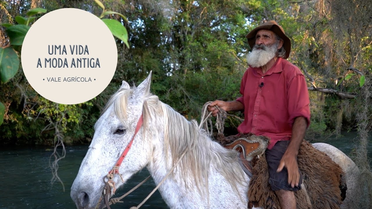 Agricultor de 70 anos mora com a mãe, de 90 anos! E eles vivem a moda antiga!