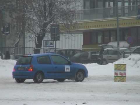 Łukasz Stąsiek - AMK Tarnów - snowdrift 13.02.2010 - Renault Clio