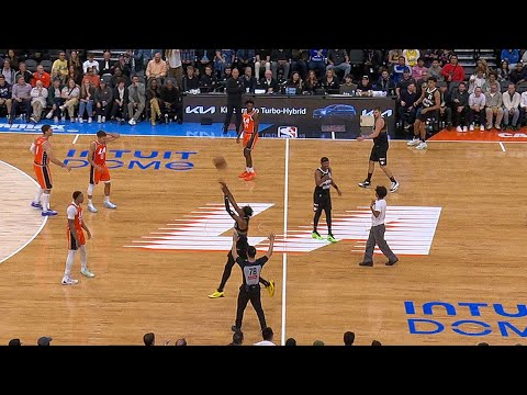 A Fan RAN on the court during the Nuggets-Clippers game in LA 🤯