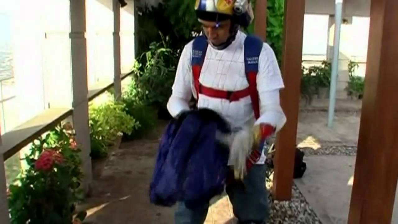 ARCHIVE CLASSIC: Dramatic base jump fail