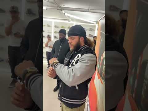 Tunde gets gifted a jacket from a fan🔥❤️ #tunde #manchester #ukrap #notguiltyfreestyle