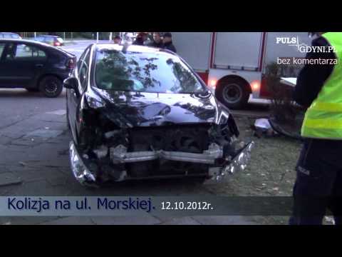 Wypadek Renalut i Peugeot na skrzyżowaniu Morskiej i Wiejskiej w Gdyni - 12.10.2012r.