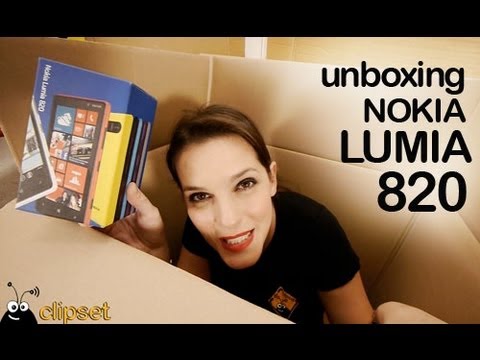 Nokia Lumia 820 unboxing