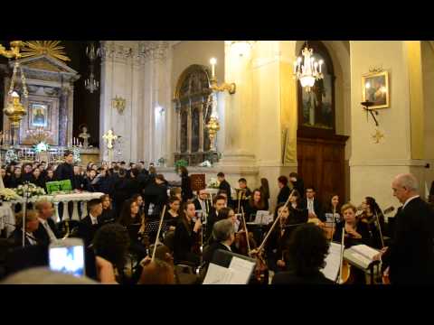 Ingresso del coro della scuola media di Campolimpido 29/05/2015