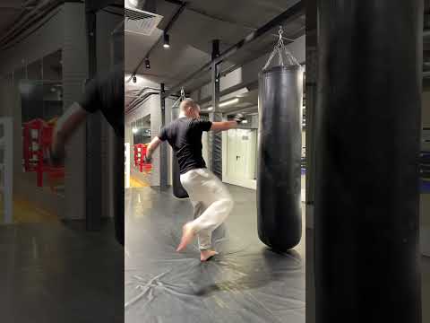 Feint + Round Kick #primetime #mma #muaythai