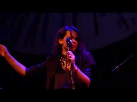 *Un signe de toi*  -  Sam Neves  [Zèbre de Belleville 13.01.11]