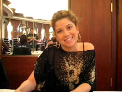 Luciana Carro plugs her fansite (FedCon XIX)