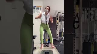 【TikTokまとめ】お股とお尻のワレメがクッキリ