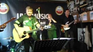 Dirty Dogs Collective playing Dr Feelgood&#39;s &quot;My Way&quot;