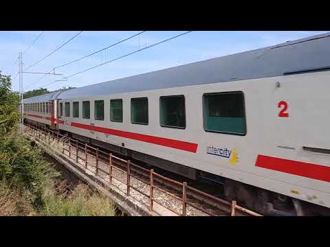 Intercity 541 Ancona-Roma Termini in transito al PL di Angeli di Mergo