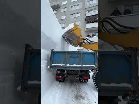 Snow Up To The 5th Floor! 😱