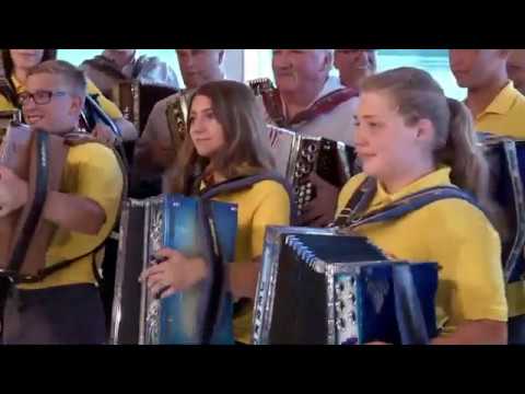 Društvo harmonikarjev Mirna Peč - S harmoniko