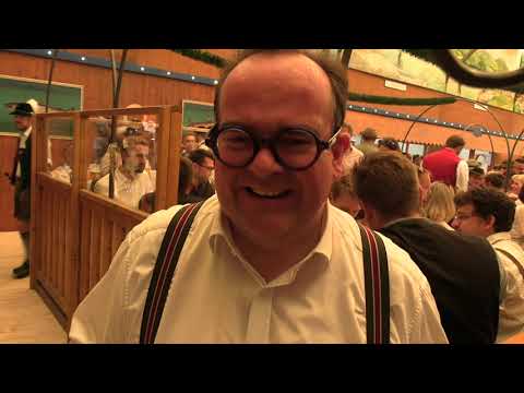 Oktoberfest München.Baumgärtner  im Anzapfen besser wie Dieter Reiter.Wahrsagerin: Oberbürgermeister