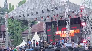 Download lagu Tantri Vokalis Kotak Band, Suaranya Menggelegar Di Acara Konser Hari Jadi Kuningan Jawa Barat Ke-527 mp3 Download lagu Tantri Vokalis Kotak Band, Suaranya Menggelegar Di Acara Konser Hari Jadi Kuningan Jawa Barat Ke-527 mp3