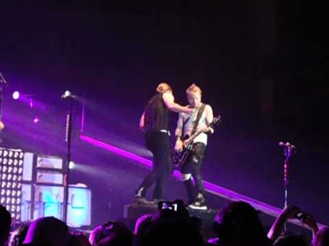 shinedown - 403 live clip