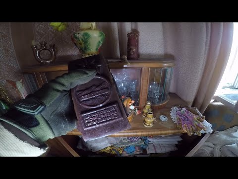 Abandoned Russian-style house, well-preserved - NO BORDERS