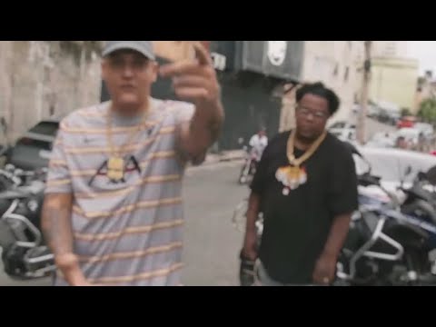 A diversão do DJ era...