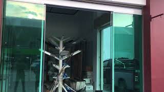 ประตูเลื่อนอัตโนมัติบานเปลือย 12mm เขียว