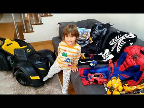 Fatih Selim'in Spider-man Ağ Fırlatıcı ve bir sürü kostümü var ağını fırlattı heryer ağlarla doldu