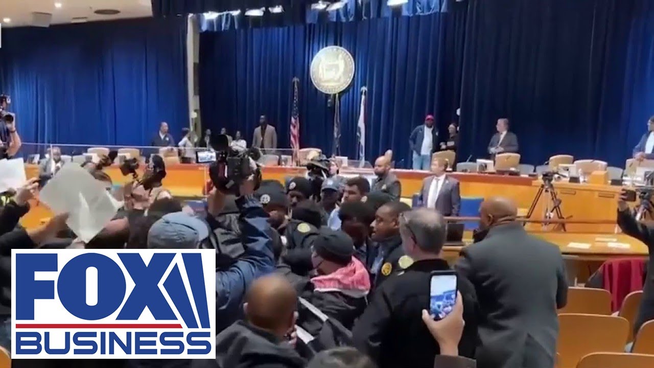 Chaos UNLEASHED in New Orleans as anti-enforcement protesters clash with police