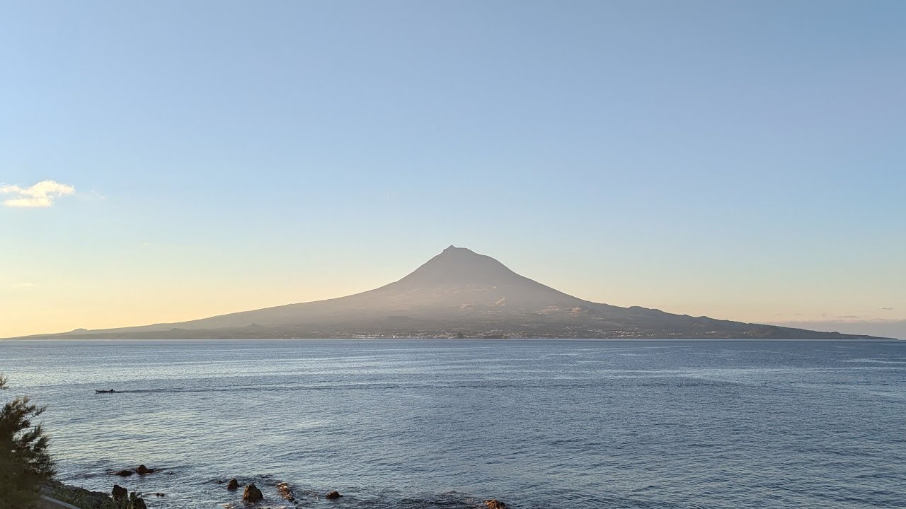 Live webcam view of Mount Pico Panorama over the Atlantic