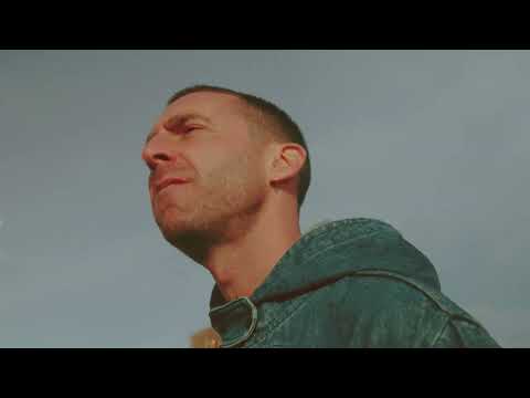 Miles Kane - Time Of Your Life (Official Music Video) © Miles Kane