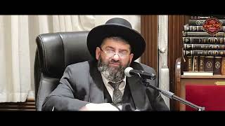 הרב אייל עמרמי - אדם שאהב את אשתו לא מתעסק במה היא קנתה (הרב אייל עמרמי) - התמונה מוצגת ישירות מתוך אתר האינטרנט יוטיוב. זכויות היוצרים בתמונה שייכות ליוצרה. קישור קרדיט למקור התוכן נמצא בתוך דף הסרטון