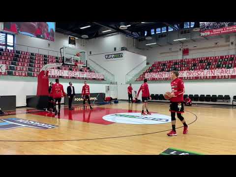 Az Egis Körmend melegít Oroszlányban.