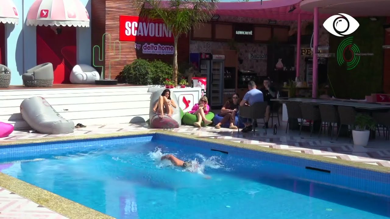 Qetsori lahet në pishinë