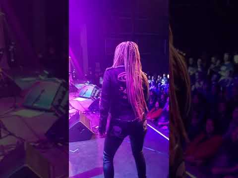 Chivi con fabiana cantilo (Mary Poppins y el desollinador)