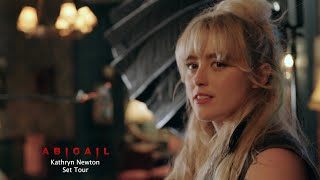 Video trailer för Take a BTS Tour of the ABIGAIL set with Kathryn Newton