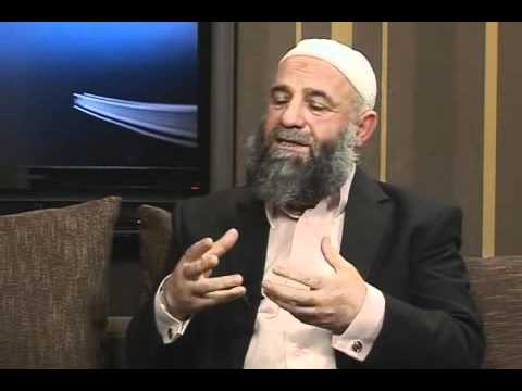 A lejohet ngrënja apo pirja në këmbë? - 127.3