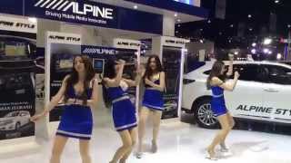 Неадекватные танцы девушек на выставке в Таиланде - Видео онлайн