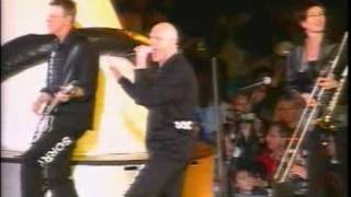 Midnight Oil - Beds are burning (Live At Olympics 2000)
