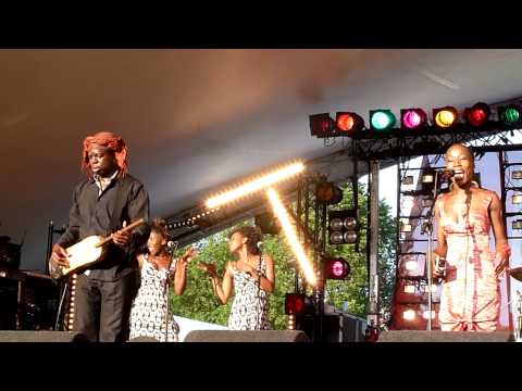 Rokia Traoré - Tuit tuit @ Roots Open Air Amsterdam, 7 July 2013