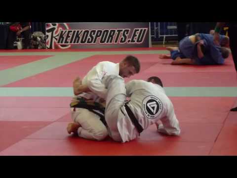 Piotr Wojtkowski vs Dominik Debiec - IBJJF London Open 2014 - Black Adult - Medium-Heavy