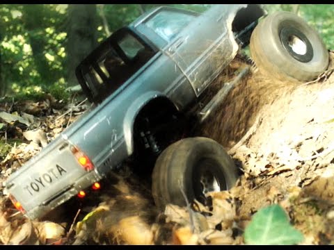 Toyota Hilux 1:10 SCX10 chassis zu kaufen - gefilmt im Karlsruher Herbst Wald - Scale RC Car