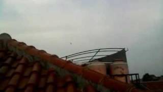 preview picture of video 'UFO di langit Indonesia....Tertangkap kamera dan layangan.'