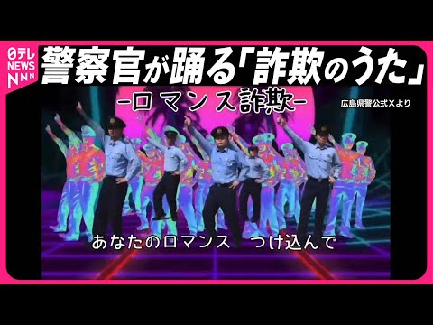 口に花をくわえたかわいい子犬。