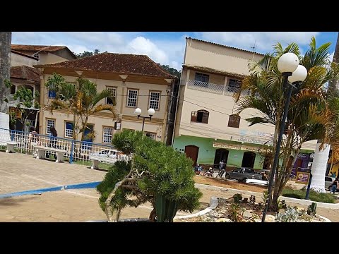 PASSEIO , NO INTERIOR DE MINAS GERAIS, CONHECI UM AMIGO , NA PRAÇA DA IGREJA DE RI0 VERMELHO MG